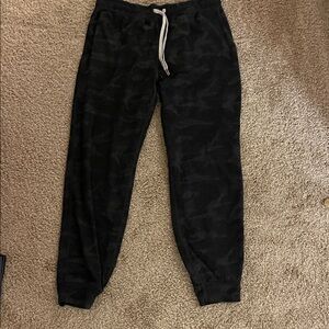 Vuori Charcoal Jogger Pants small